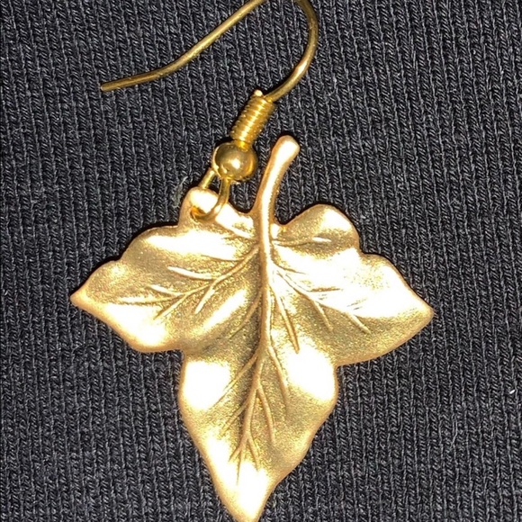 Earrings gold plated. Drop earrings - Picture 3 of 3